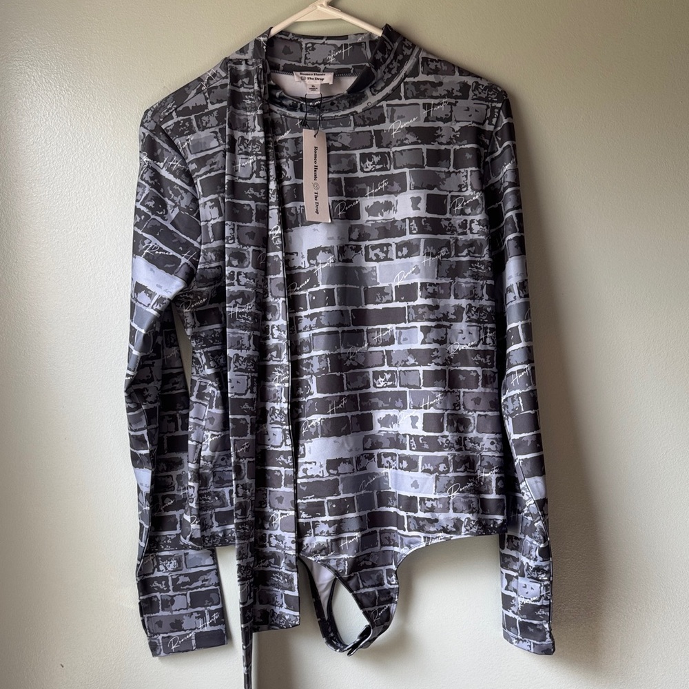 Chic Brick Pattern Long Sleeve Bodysuit